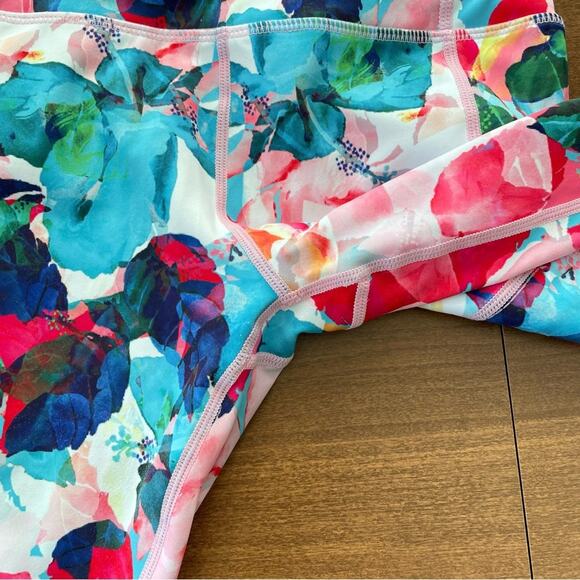 Zyia Active | Women’s Floral Zipper Pocket Light N’ Tight Hi-Rise Capri 20" LNT - Picture 11 of 12